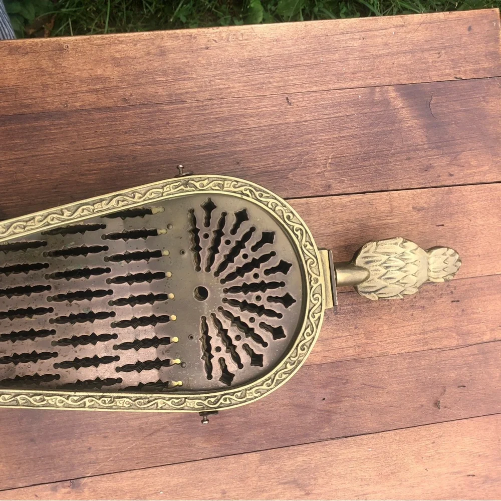 Vintage MCM Brass Fireplace Screen Pineapple - Picture 13 of 16